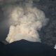 В Бали извергается вулкан: туристам не повезло